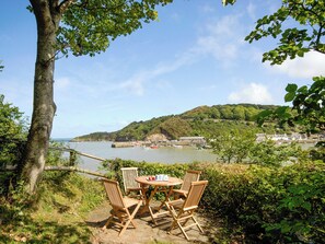The Lookout Terrace | Carreg yr Eos, Fishguard