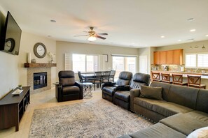 Living Room | Free WiFi | Central A/C | Smart TV | Gas Fireplace | Sleeper Sofa