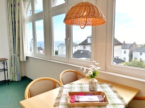 geschlossene Terrasse mit Meerblick