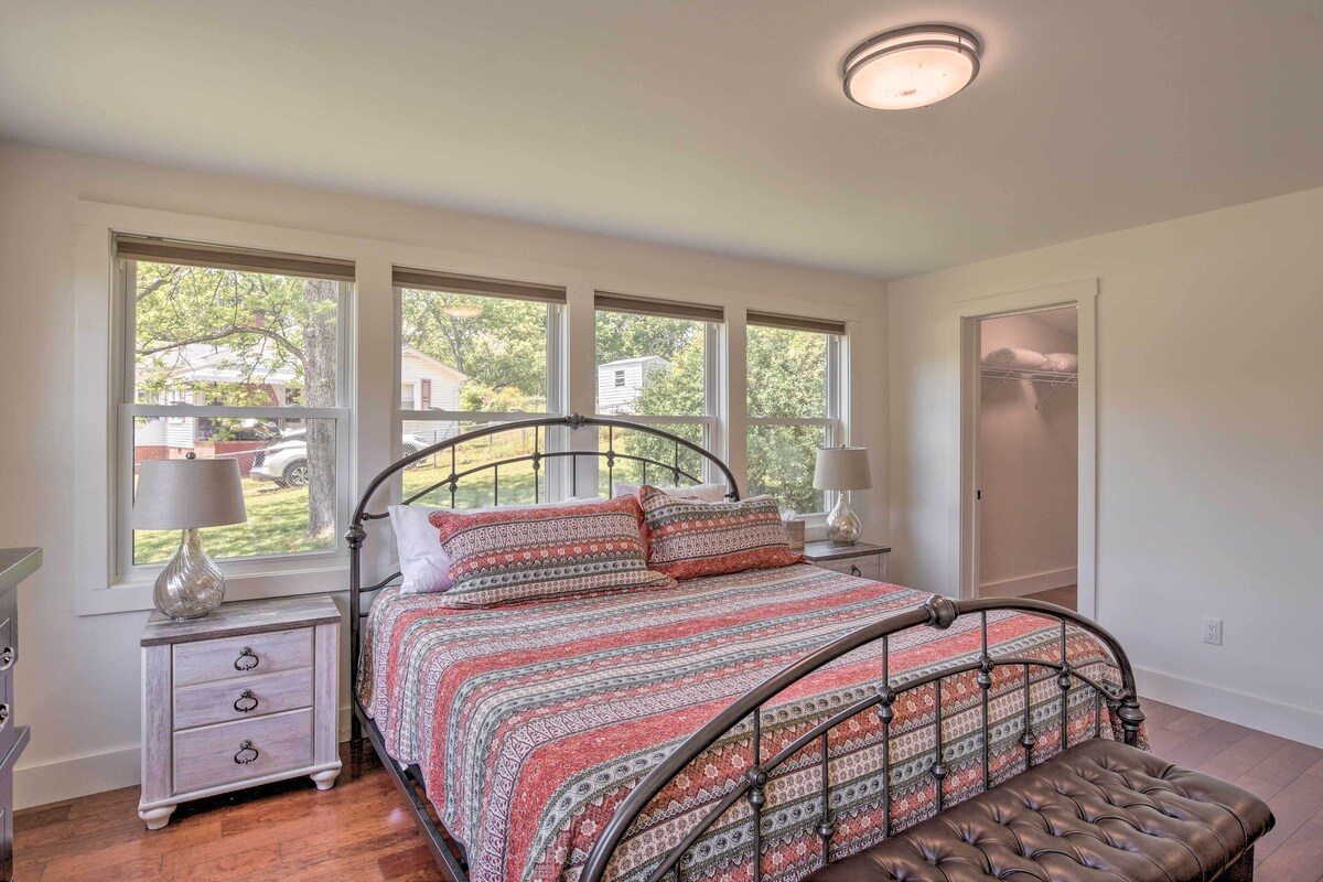 Cozy Cottage: Yard + Deck, Walk to Downtown!