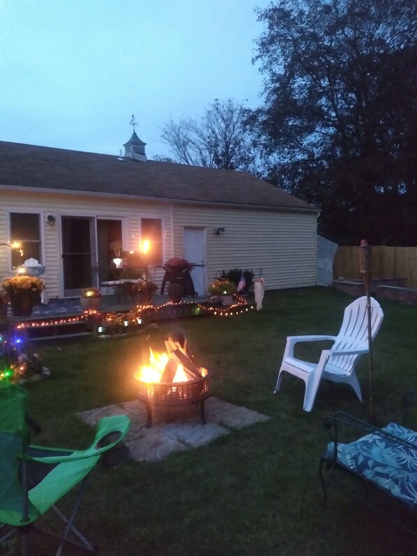 Backyard - firepit, outdoor dining, gas grill, hot tub, corn hole game. 