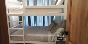 Habitación secundaría 
2 full bunk bed