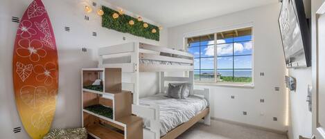 Bunk Bed Room with Amazing Ocean Views!