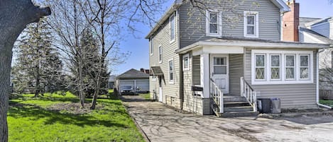 Cheektowaga Vacation Rental | 3BR | 1BA | Stairs Required | 1,364 Sq Ft