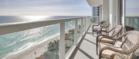 Sunny Isles Beach Vacation Rental | Studio | 1BA | 460 Sq Ft | Elevator Access