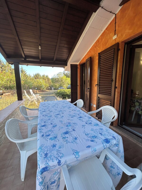 Outdoor dining