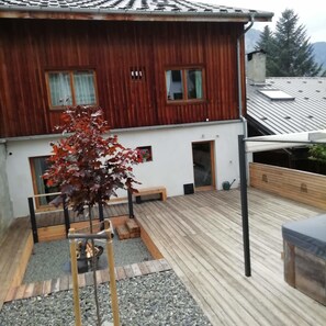 Terrace with fire pit
