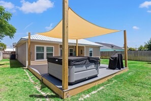 Huge NEW deck with NEW hot tub!