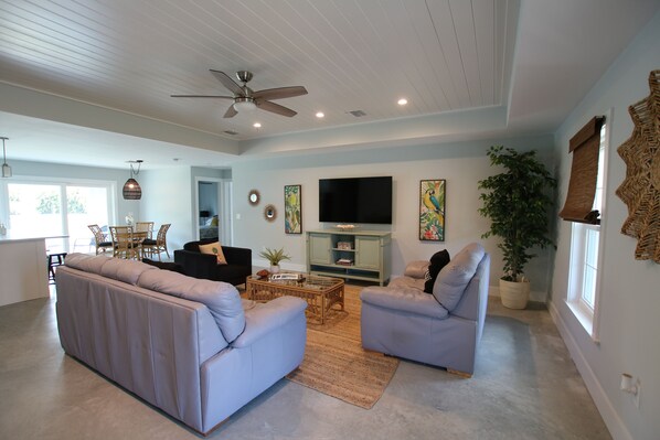 Living Room/ Dining Room 