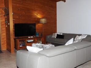 Lounge - WiFi, Smart TV, DVD player, DVDs, games