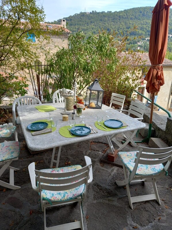 Outdoor dining
