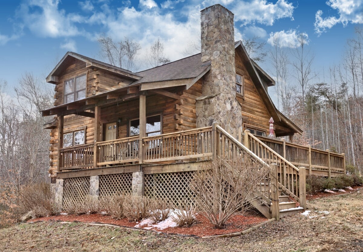 Shenandoah Log Cabin *Hot Tub* *Indoor Fireplace*