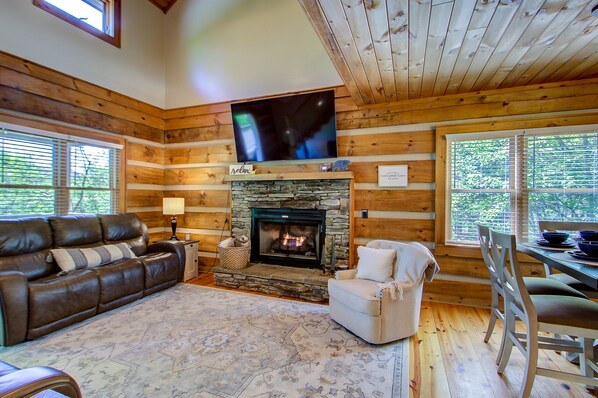 Living room with easy-to-use gas logs for those chilly mountain days. 