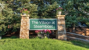 01Wyndham_Signs-002