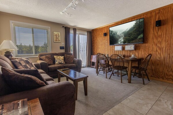 Welcome to Mountain Lodge 205, a charming 2-bedroom property with easy access to the Village!