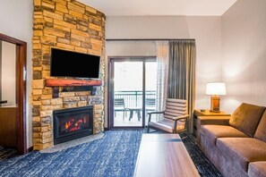 Club Wyndham Glacier Canyon_04_LivingRm.jpg