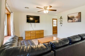 Living Room | Flat-Screen TV