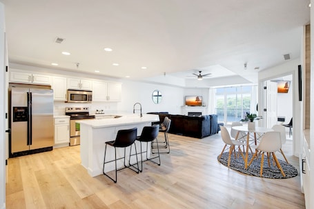 Enjoy the tasteful remodel of this Towers at Parkview Bay Condominium!