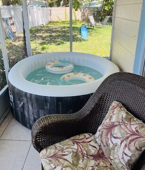 Hot tub with option to make into a mini pool for the kids