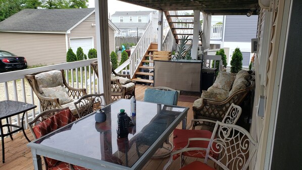 Outdoor dining