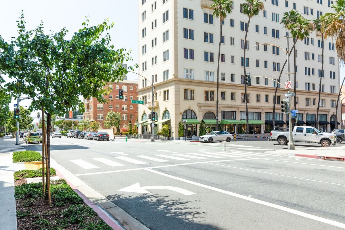 Gorgeous Long Beach 2BR w/ Pool & Gym, walk to Ocean Blvd, by Blueground