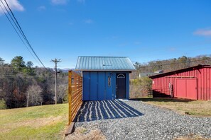 Home Exterior | Driveway Parking (2 Vehicles)