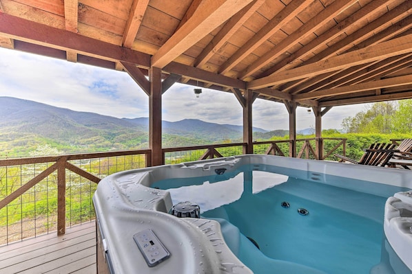 Waynesville Vacation Rental | 1BR + Loft | 2BA | 2 Stairs Required | 1,500 Sq Ft