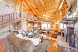 Living Room | Main Floor | Free WiFi | Smart TV