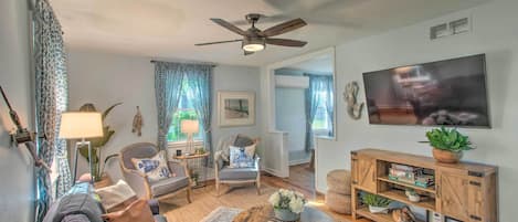 St Simons Island Vacation Rental | 3BR | 1BA | 1,078 Sq Ft | Steps to Enter