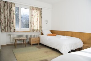 Bedroom with two single beds