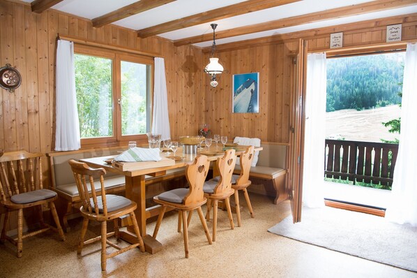Living room with access to the balcony