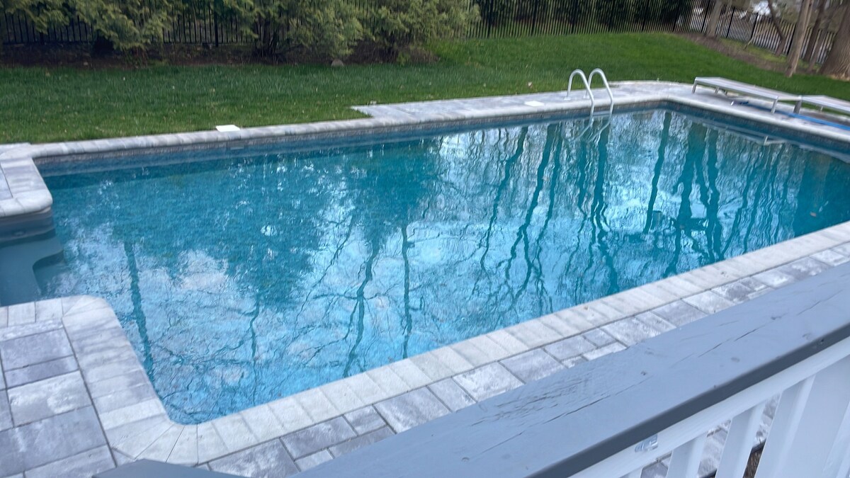 Vacation Home away from home with private pool-mins away from beach