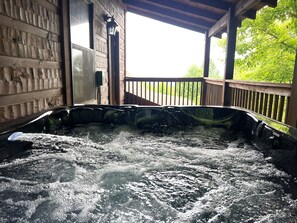 Outdoor spa tub