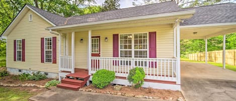 Euharlee Vacation Rental | 3BR | 2BA | 1,100 Sq Ft | Steps Required