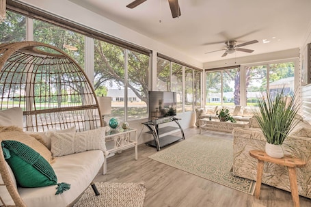 Lady Lake Vacation Rental | 2BR | 2BA | 1,332 Sq Ft | 1 Step to Enter