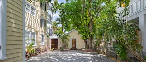 Villa Exterior and Parking Villa @ The Watson House Key West