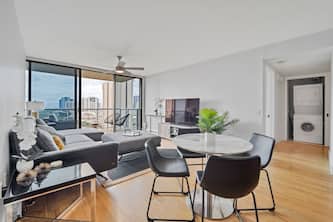WaterMark Waikiki 2104 2bd/2ba/1pa Ocean/Harbor View - 1K1Q