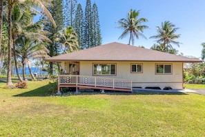 Large grassy yard at Moana Imaku