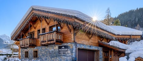 Le Chalet Paradis Blanc vue depuis la route