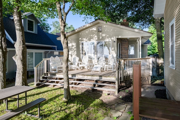 Lovely Cottage on Lake Michigan with Views and Beach.