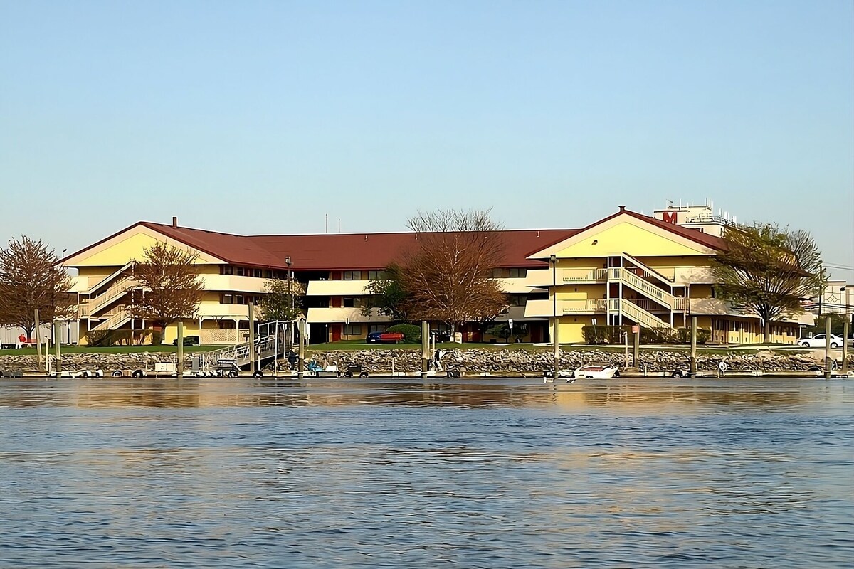 Vacation Day Is Always A Great Idea! Free Parking and Pet-friendly Property