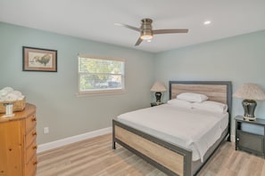 "Ceiling Fan","Furniture","Bedroom","Indoors","Room"