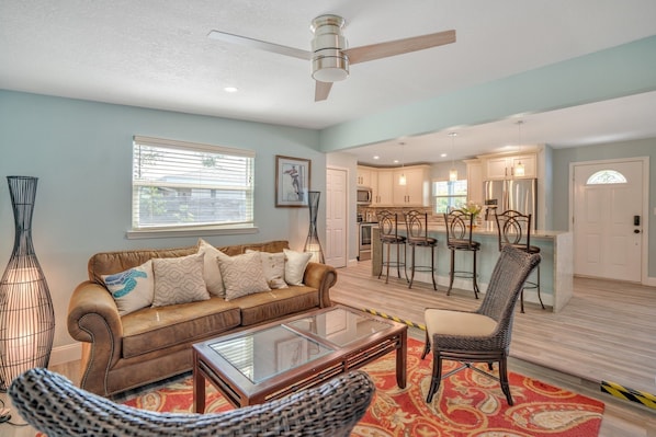 "Indoors","Furniture","Living Room","Room","Building"