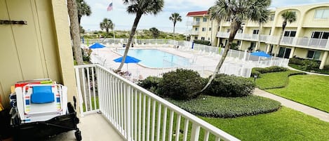 Great views of pool and ocean