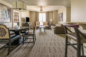 5granddesert2bedroom-livingarea(1)