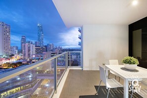 Large Balcony with panoramic views of the Gold Coast 🏙