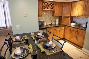 Deluxe Suite Waterfront Views image 2