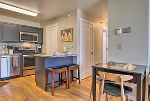 Kitchen | Ski Shuttle Access