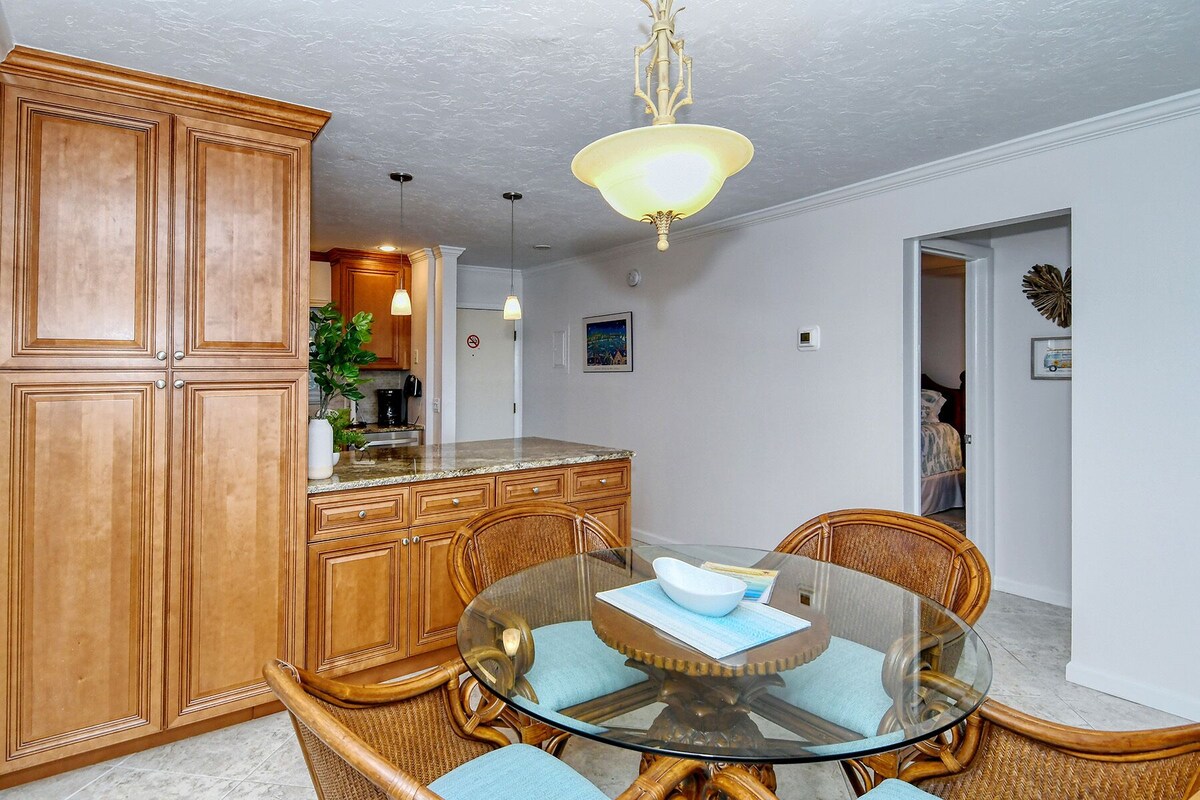 Mar & Apr 2025 availability at beautiful Siesta Key! Check it out & book today!