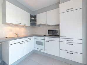 Cabinetry, Comptoir, Meubles, Évier, Bâtiment, Cuisinière, Evier, Cuisine, Tiroir, Robinet